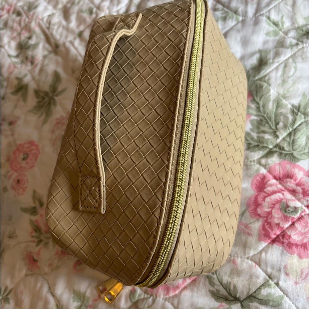 Makeup case